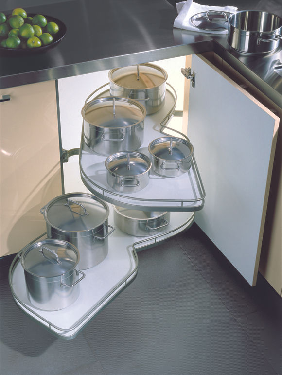 Le Mans Pull Out Storage homify Cocinas modernas: Ideas, imágenes y decoración Muebles de cocina