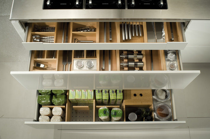 Organisation set in Beech homify Mediterranean style kitchen Storage