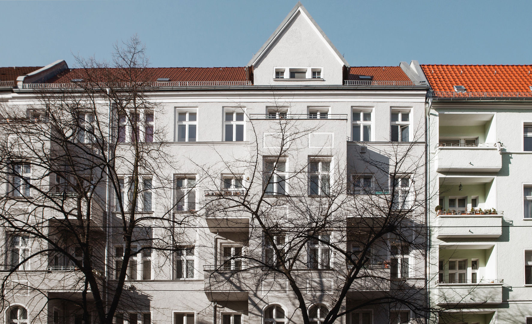 WDG Apartment renovation in Fshain, Berlin, RARE Office RARE Office Classic style houses