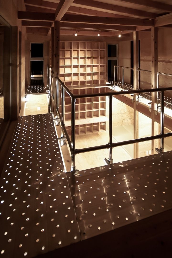 MST3-house. AtelierorB インダストリアルな 玄関&廊下&階段