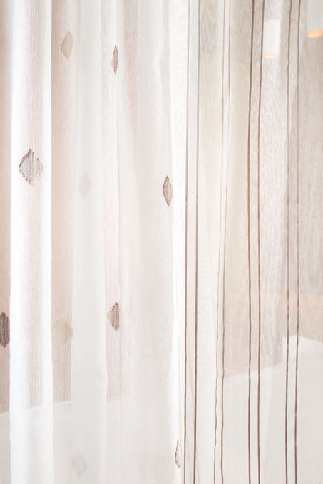 homify شبابيك Curtains & drapes