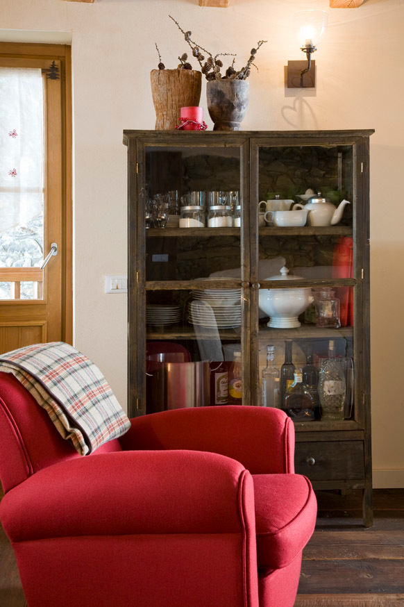 casa in valle d'aosta, geroni modi di abitare sas geroni modi di abitare sas Rustic style kitchen Storage