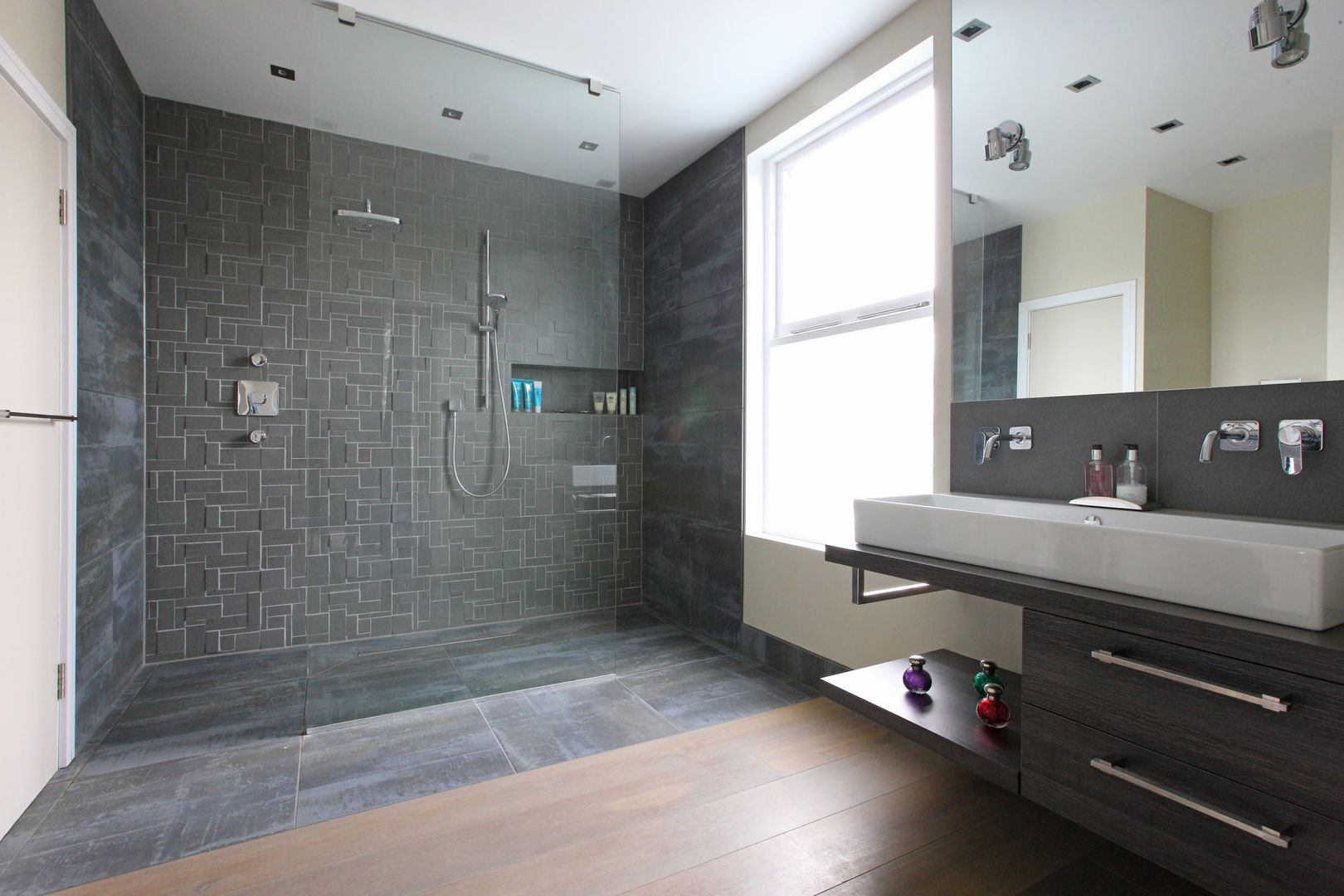 Wet room PAD ARCHITECTS Modern bathroom