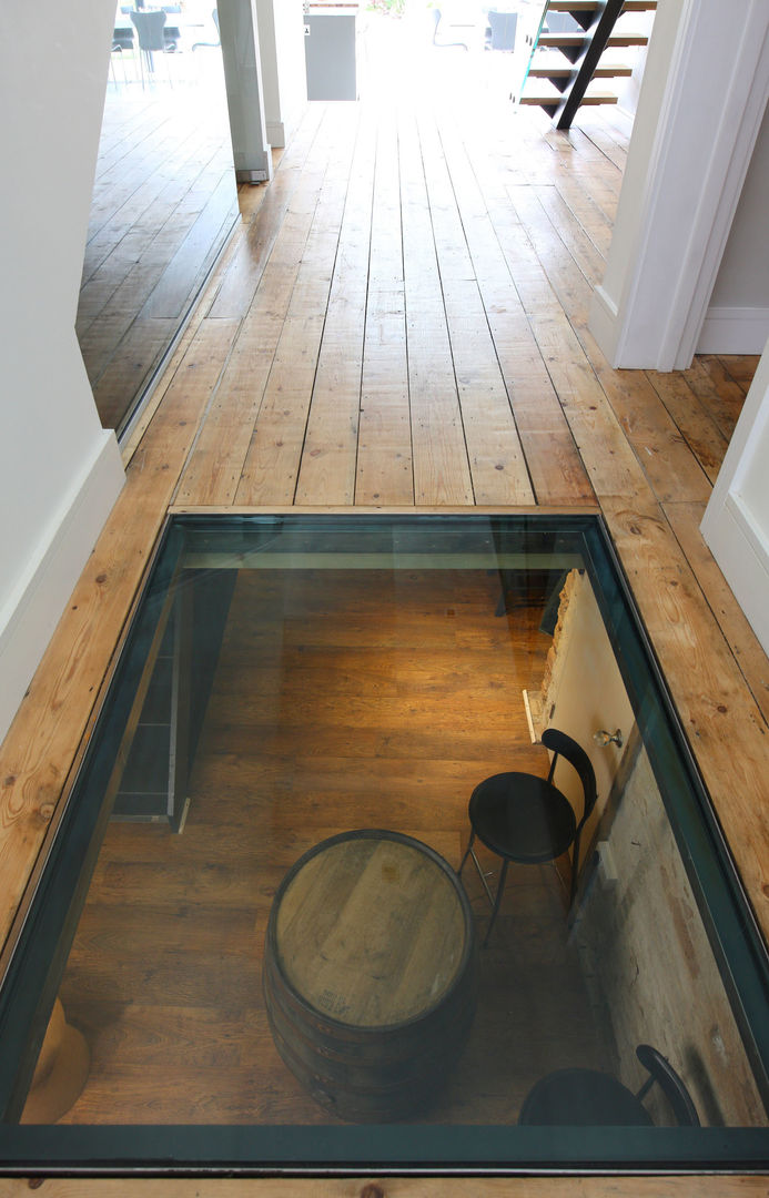 View into the wine cellar from the hallway PAD ARCHITECTS راهرو سبک کلاسیک، راهرو و پله ديكورات واكسسوارات