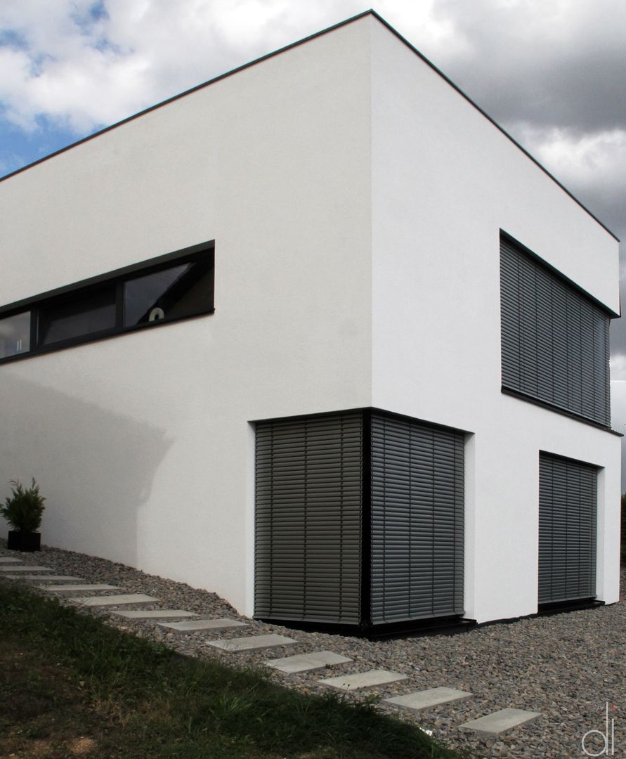 Raffiniertes Einfamilienhaus mit Pultdach, di architekturbüro di architekturbüro Salas de entretenimiento de estilo minimalista