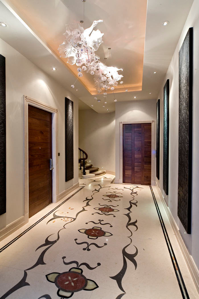 A Modern House Project Combined with Dark Colours, Simply Italian Simply Italian الممر الحديث، المدخل و الدرج