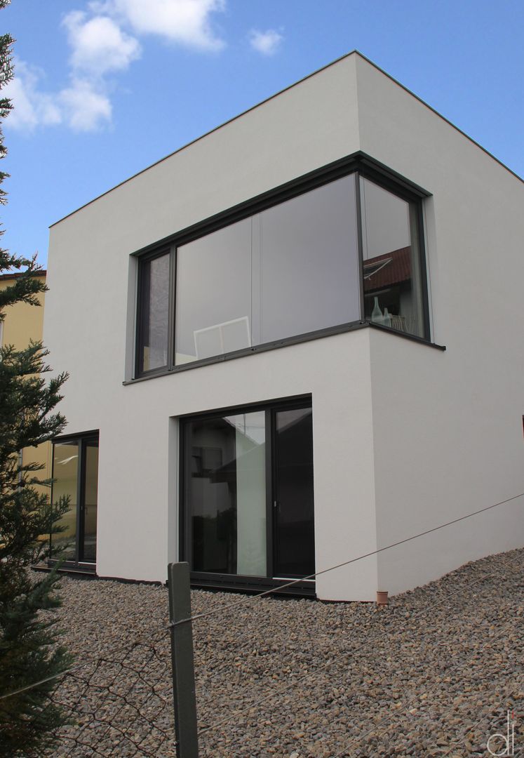 Raffiniertes Einfamilienhaus mit Pultdach, di architekturbüro di architekturbüro Nhà phong cách tối giản