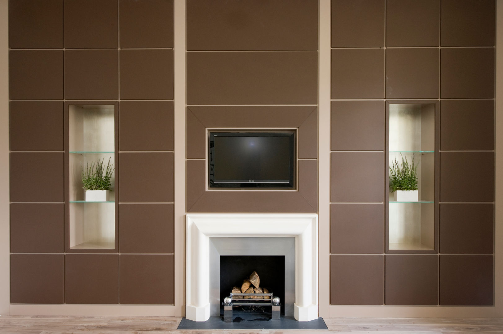 A Modern House Project Combined with Dark Colours, Simply Italian Simply Italian غرفة الميديا