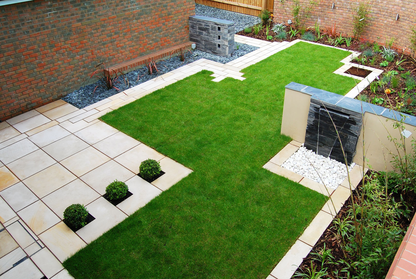 homify Modern style gardens