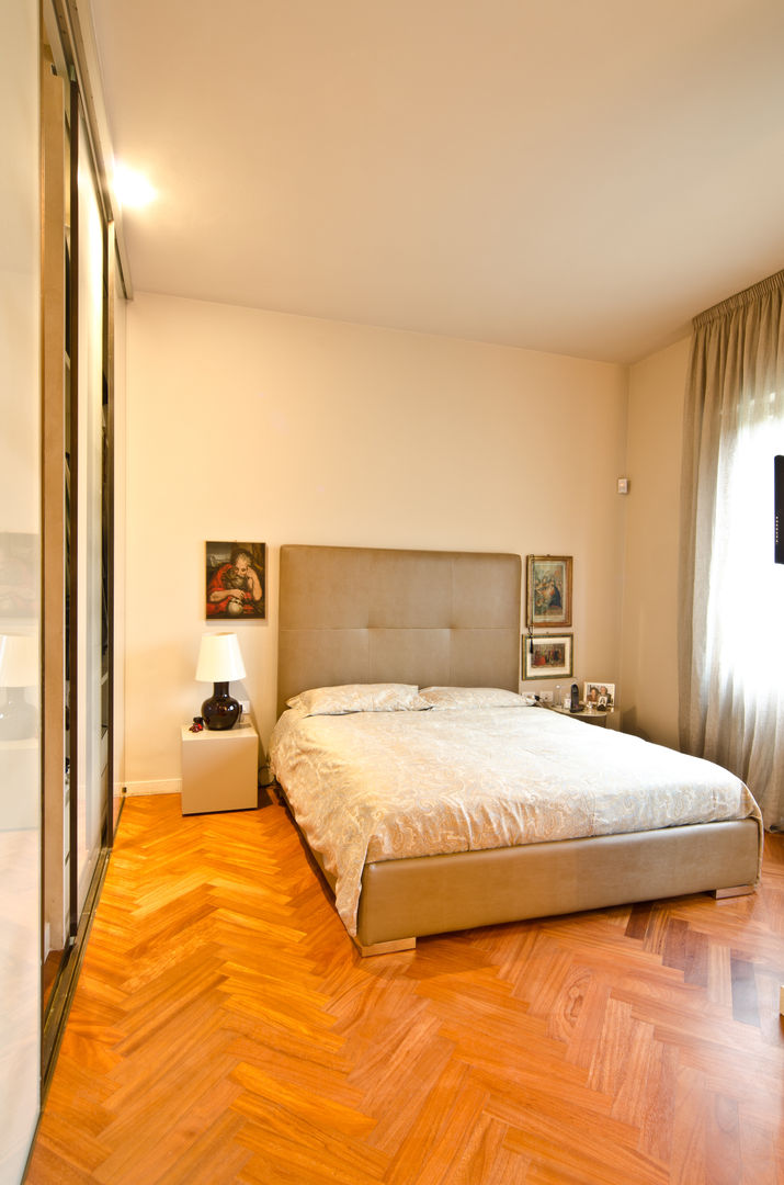 Arredare una villa per uso abitativo e lavorativo, Darchitettura Darchitettura Classic style bedroom