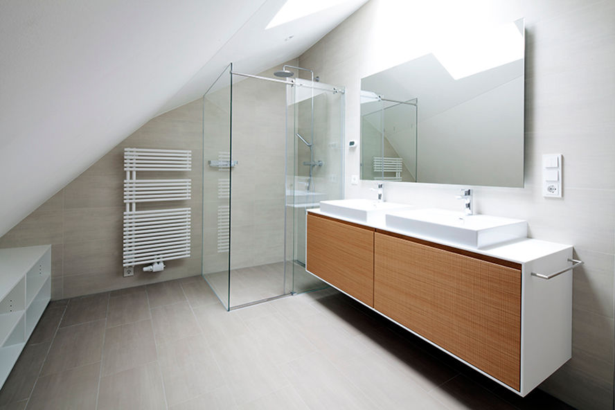 Penthouse B, destilat Design Studio GmbH destilat Design Studio GmbH Modern bathroom