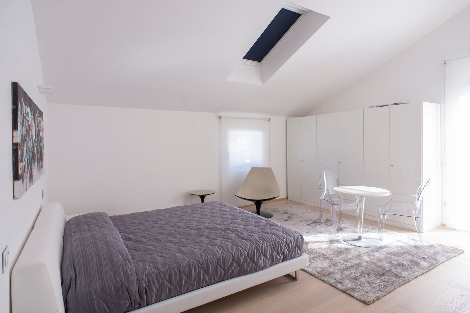 Residenza al mare 2014, Andrea Tommasi Andrea Tommasi Modern style bedroom Beds & headboards