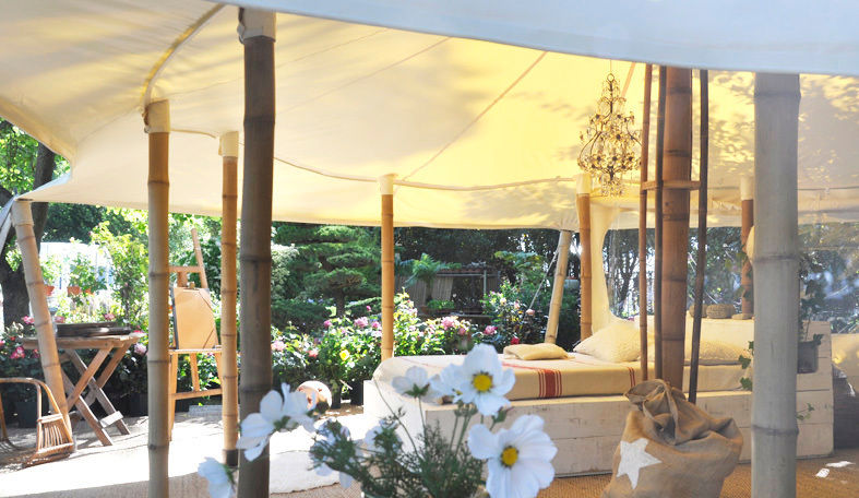 La petite tente bambou : 20m2 de bonheur au coeur de votre jardin !, Marie de Saint Victor Marie de Saint Victor Jardines de estilo ecléctico Pérgolas, toldos e invernaderos