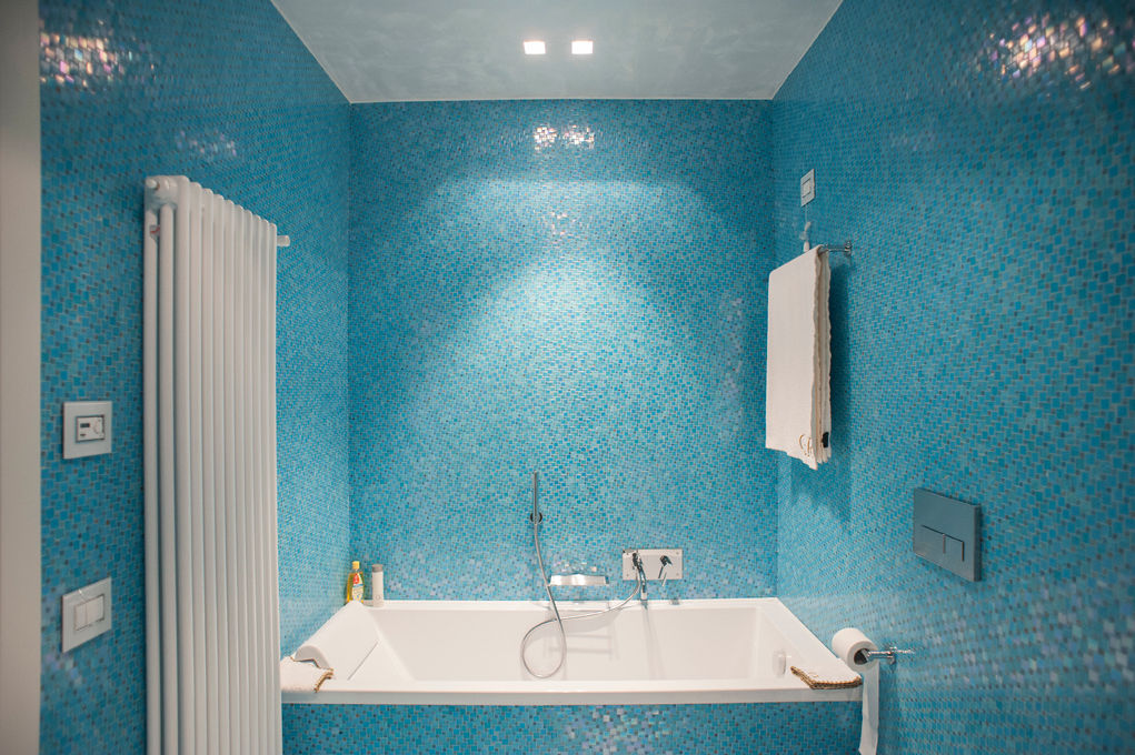 Residenza al mare, Andrea Tommasi Andrea Tommasi Mediterranean style bathrooms