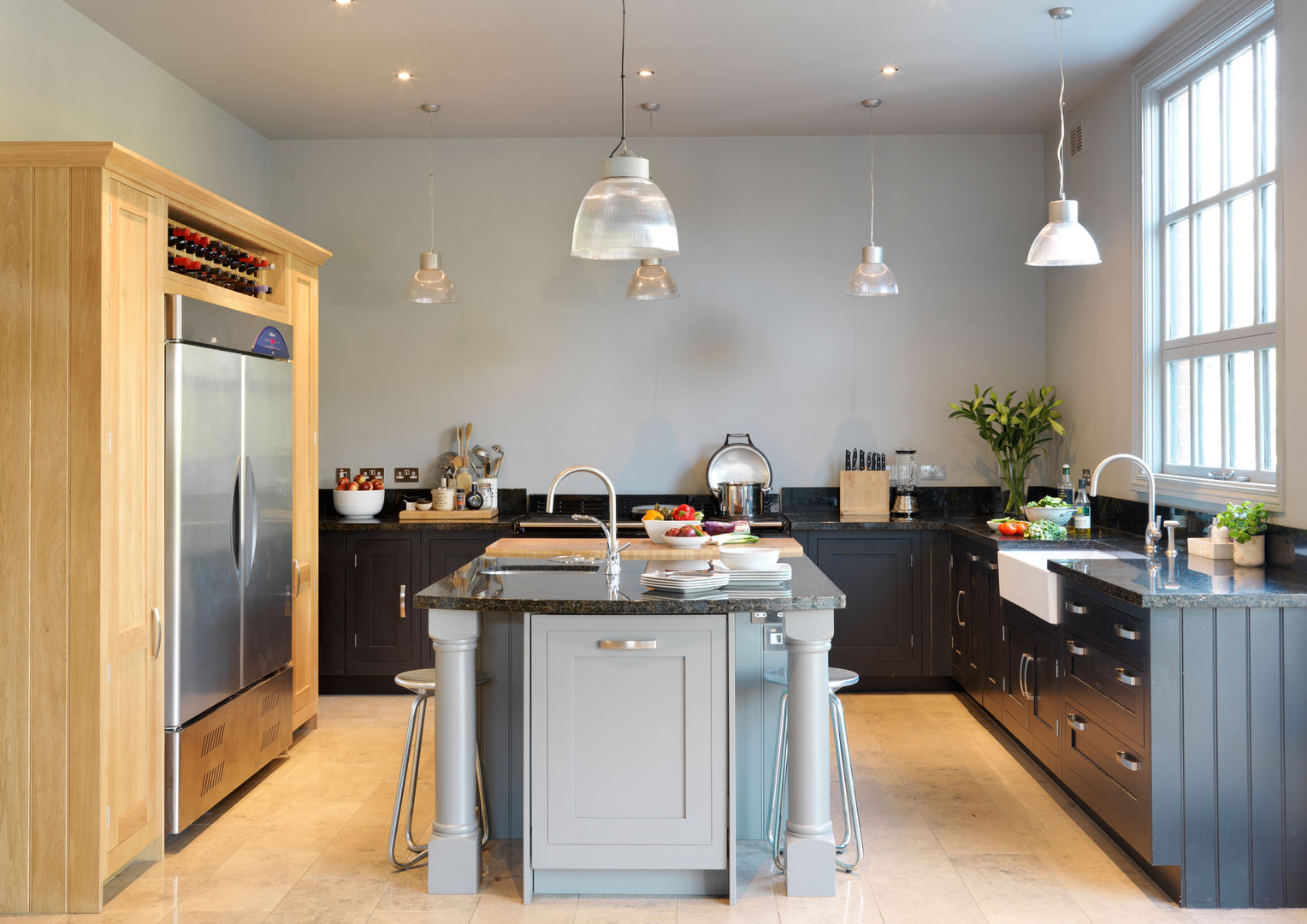 Painted Shaker kitchen by Harvey Jones Harvey Jones Kitchens Cucina in stile classico