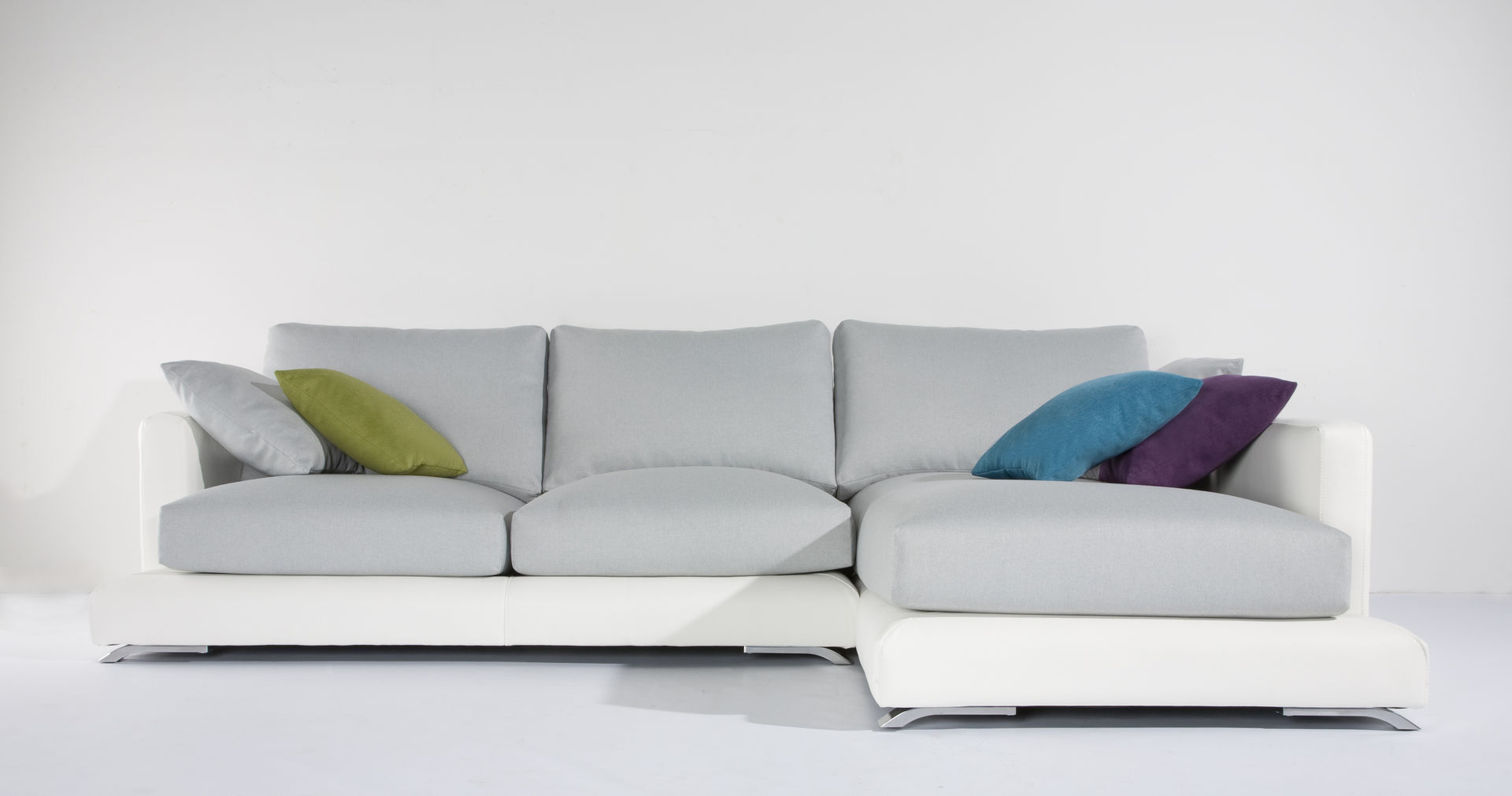 homify Moderne woonkamers Sofa's & fauteuils
