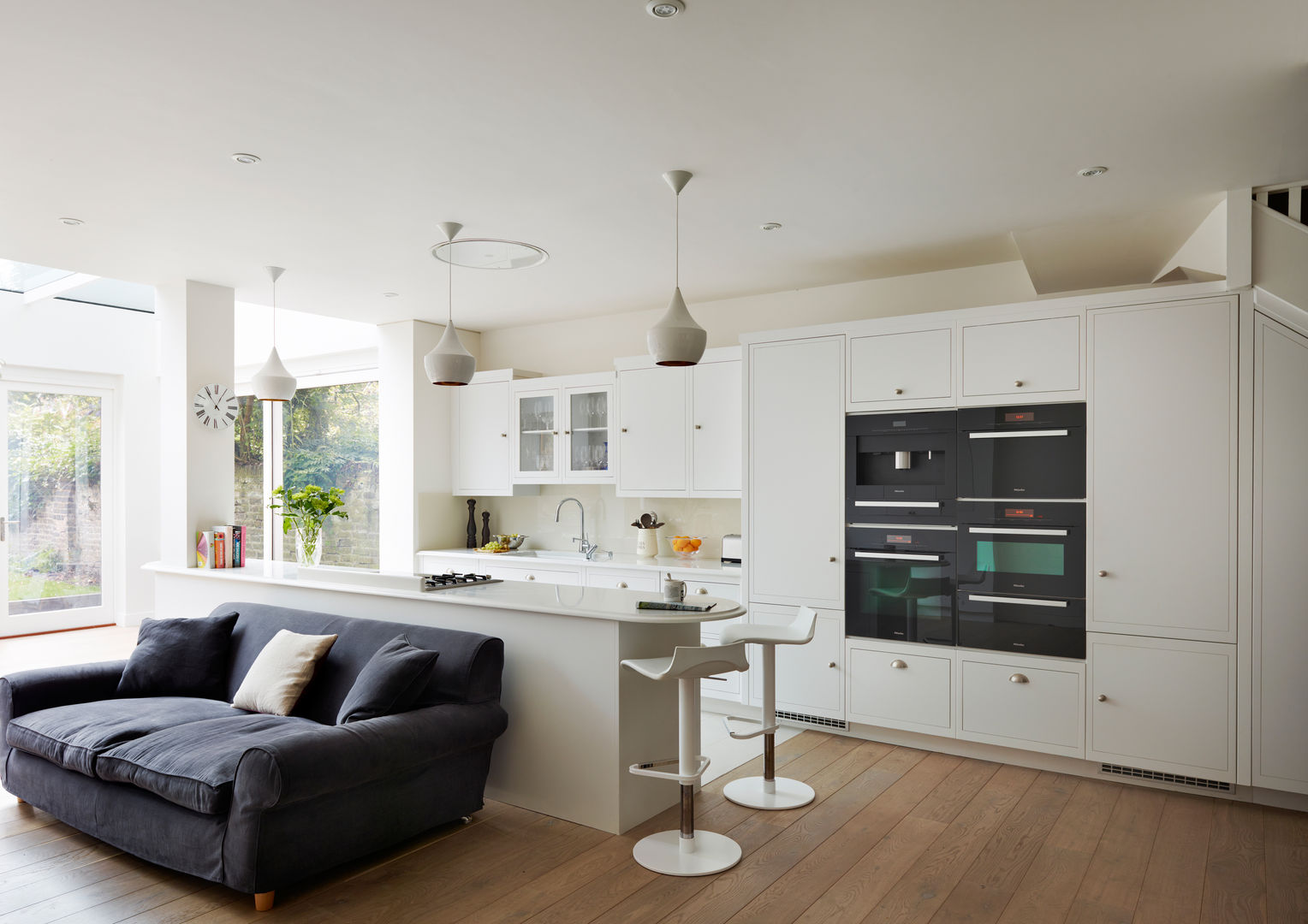 Linear kitchen by Harvey Jones Harvey Jones Kitchens مطبخ