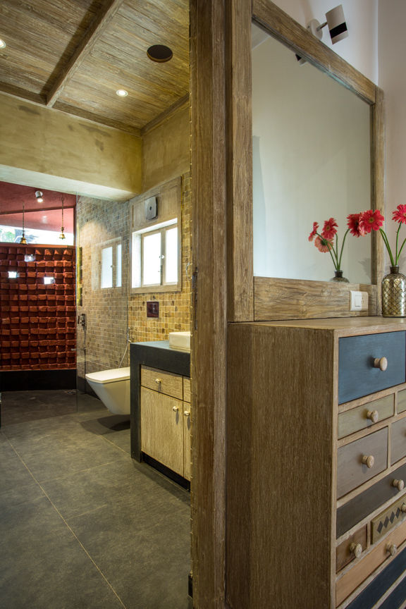 House in Pune, The Orange Lane The Orange Lane Rustic style bathroom