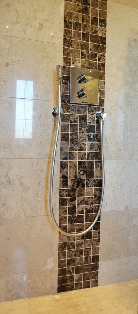 Polished Marble Walk In Shower Loveridge Kitchens & Bathrooms Moderne Badezimmer