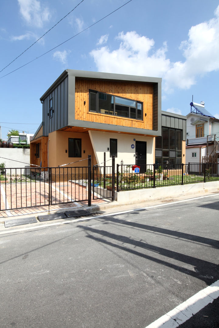 도심형 컴팩트하우스 - 단독주택의 새로운 접근법, 주택설계전문 디자인그룹 홈스타일토토 주택설계전문 디자인그룹 홈스타일토토 Будинки