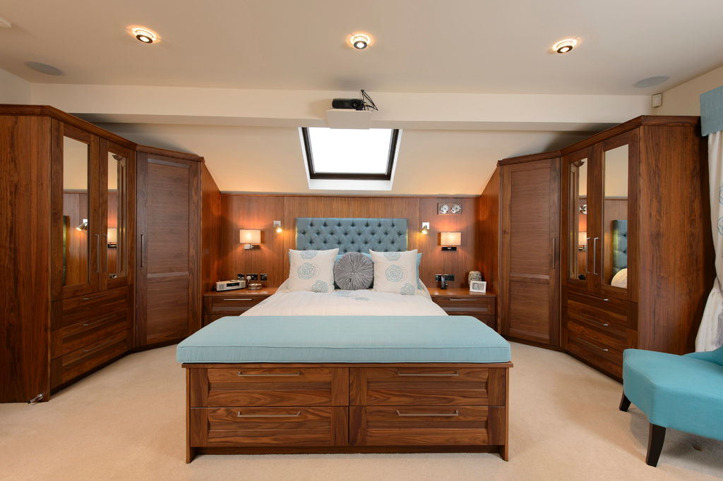 Mr & Mrs Swan's Bespoke Walnut Bedroom, Room Room Quartos clássicos