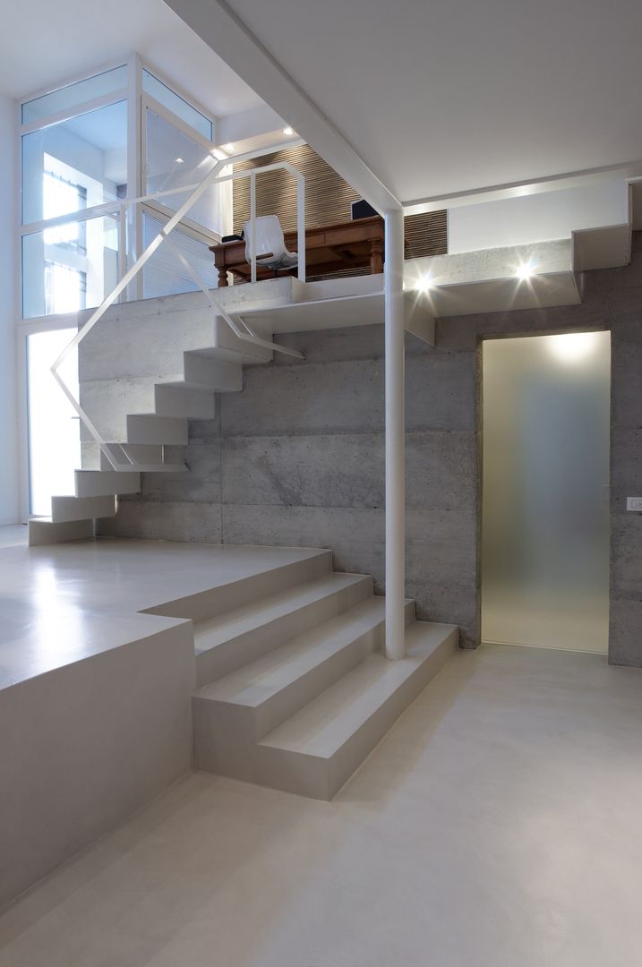 Loft a Milano, luca bianchi architetto luca bianchi architetto Endüstriyel Oturma Odası
