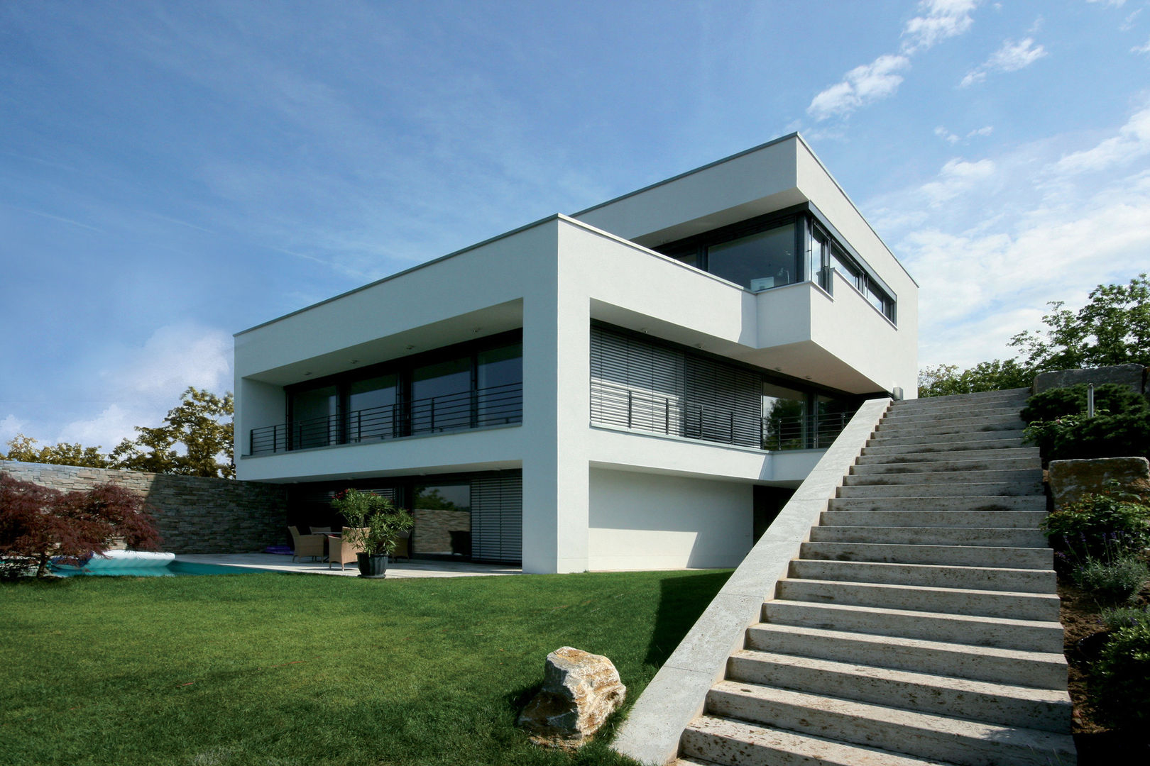 Architektenhaus am Hang homify Modern Houses