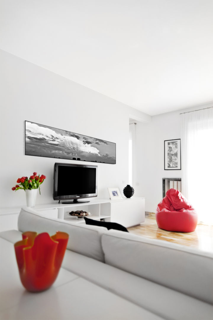 Appartamento di 110 Mq con una Grande Peculiarità: La Luce - Black & White, PAZdesign PAZdesign Livings modernos: Ideas, imágenes y decoración