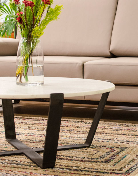 homify Living room Side tables & trays