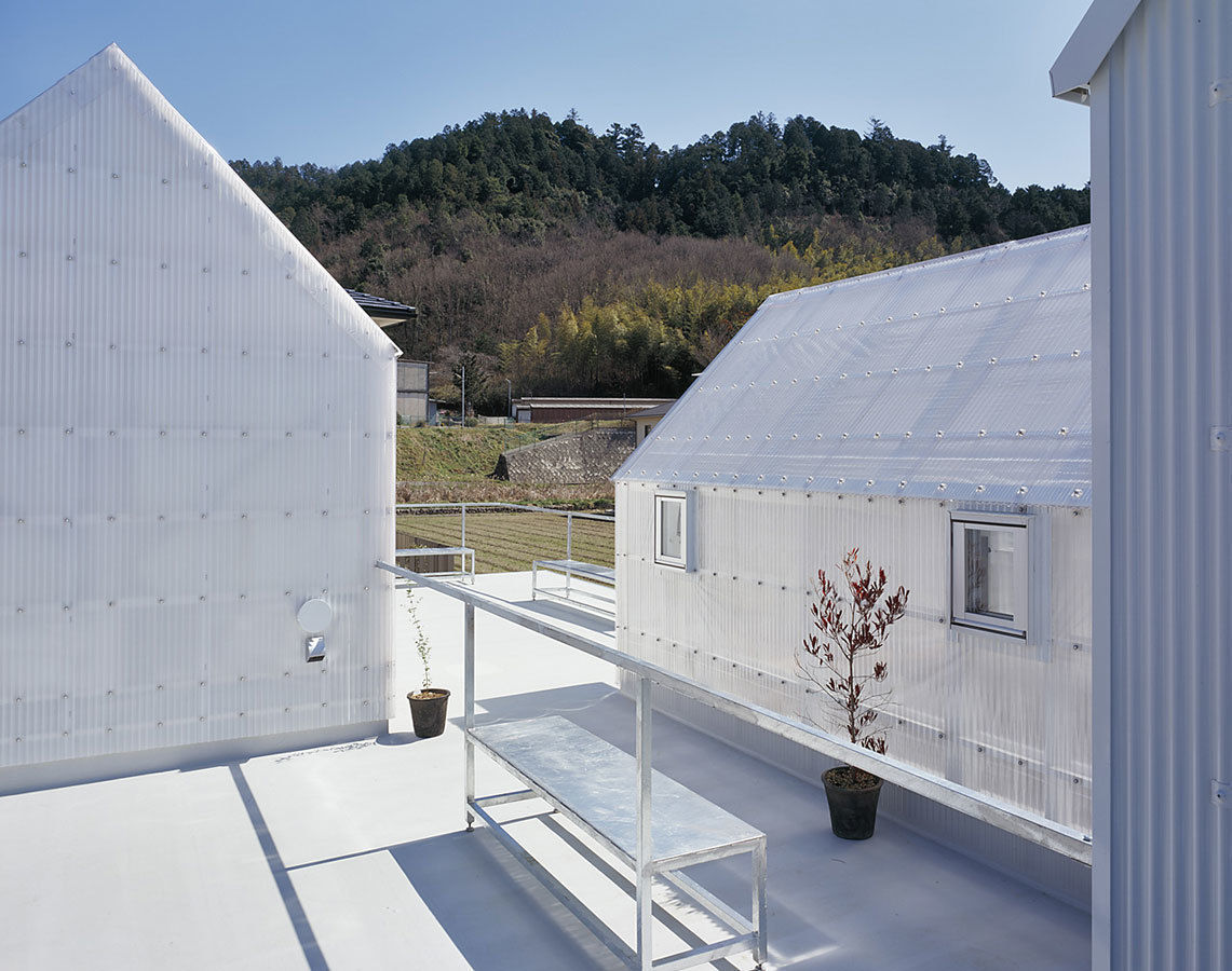 House in Yamasaki, 島田陽建築設計事務所/Tato Architects 島田陽建築設計事務所/Tato Architects Eclectic style balcony, veranda & terrace