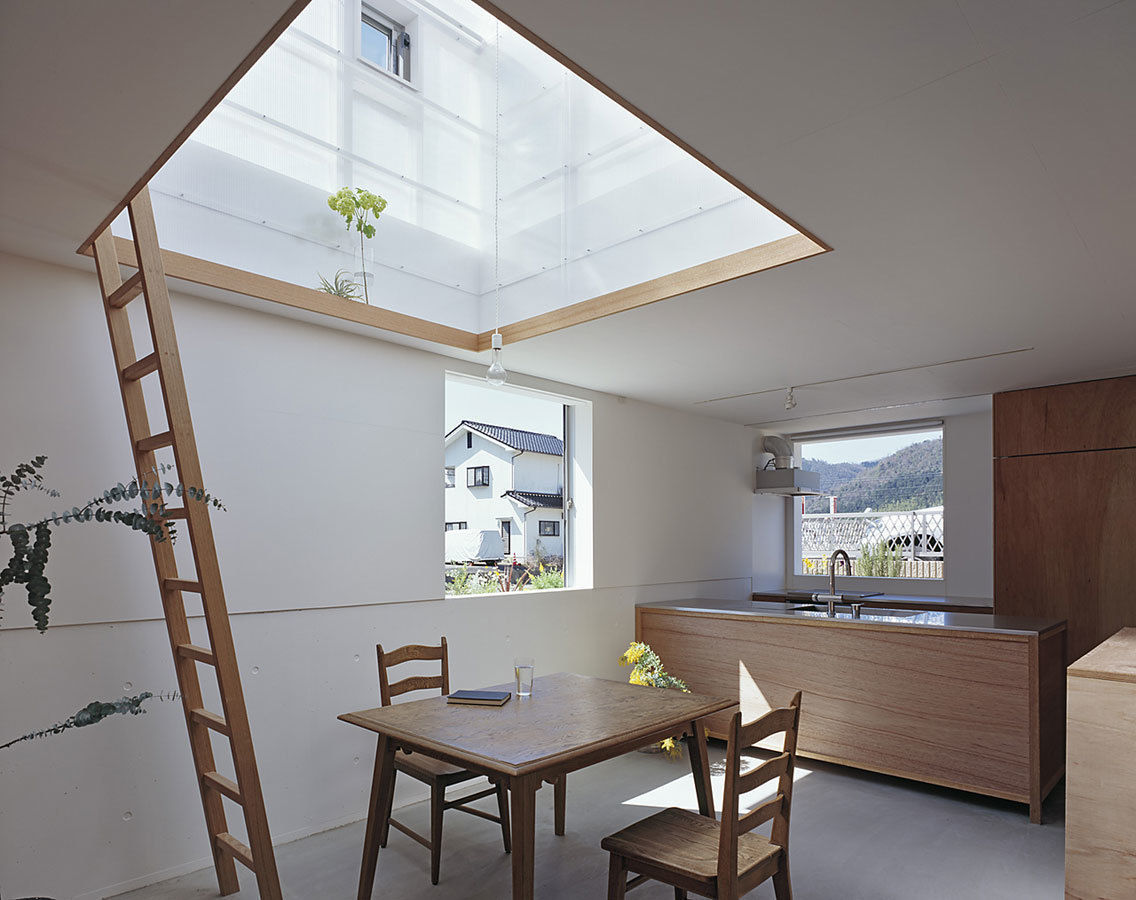 House in Yamasaki, 島田陽建築設計事務所/Tato Architects 島田陽建築設計事務所/Tato Architects Столовая комната в эклектичном стиле