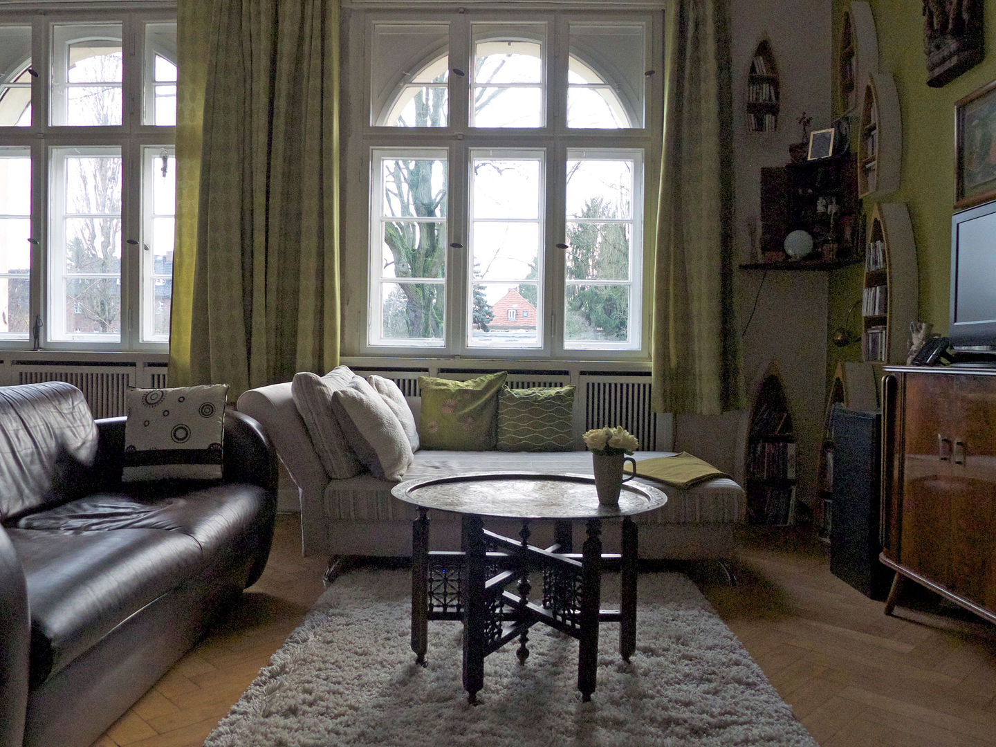 Grün im Wohnzimmer: Möbel und Wohnaccessoires für den Frühling Guru-Shop Klassische Wohnzimmer