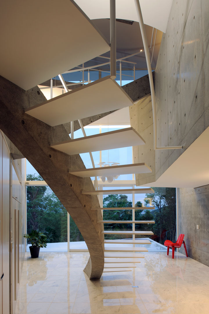 T House, Atelier Boronski Atelier Boronski Modern corridor, hallway & stairs