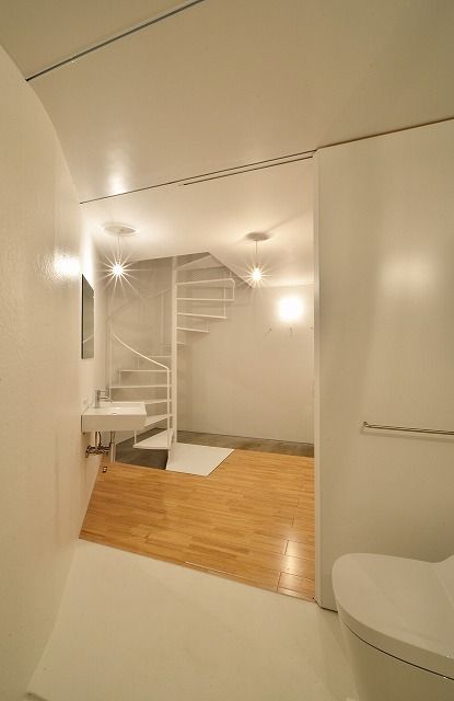 鷹番の長屋 / Townhouse in Takaban, Niji Architects／原田将史＋谷口真依子 Niji Architects／原田将史＋谷口真依子 Minimalist corridor, hallway & stairs