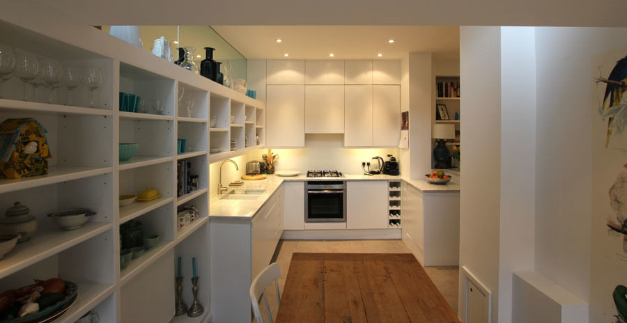 White kitchen Affleck Property Services Nowoczesna kuchnia