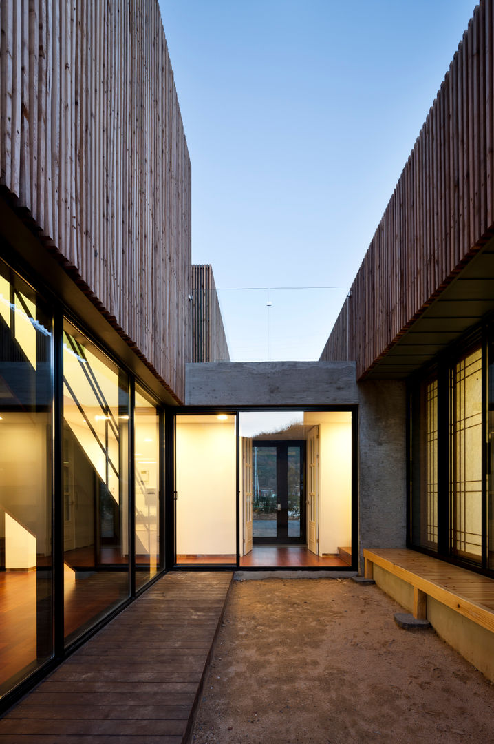 단산리주택 Dansanli House, ADF Architects ADF Architects Тераса