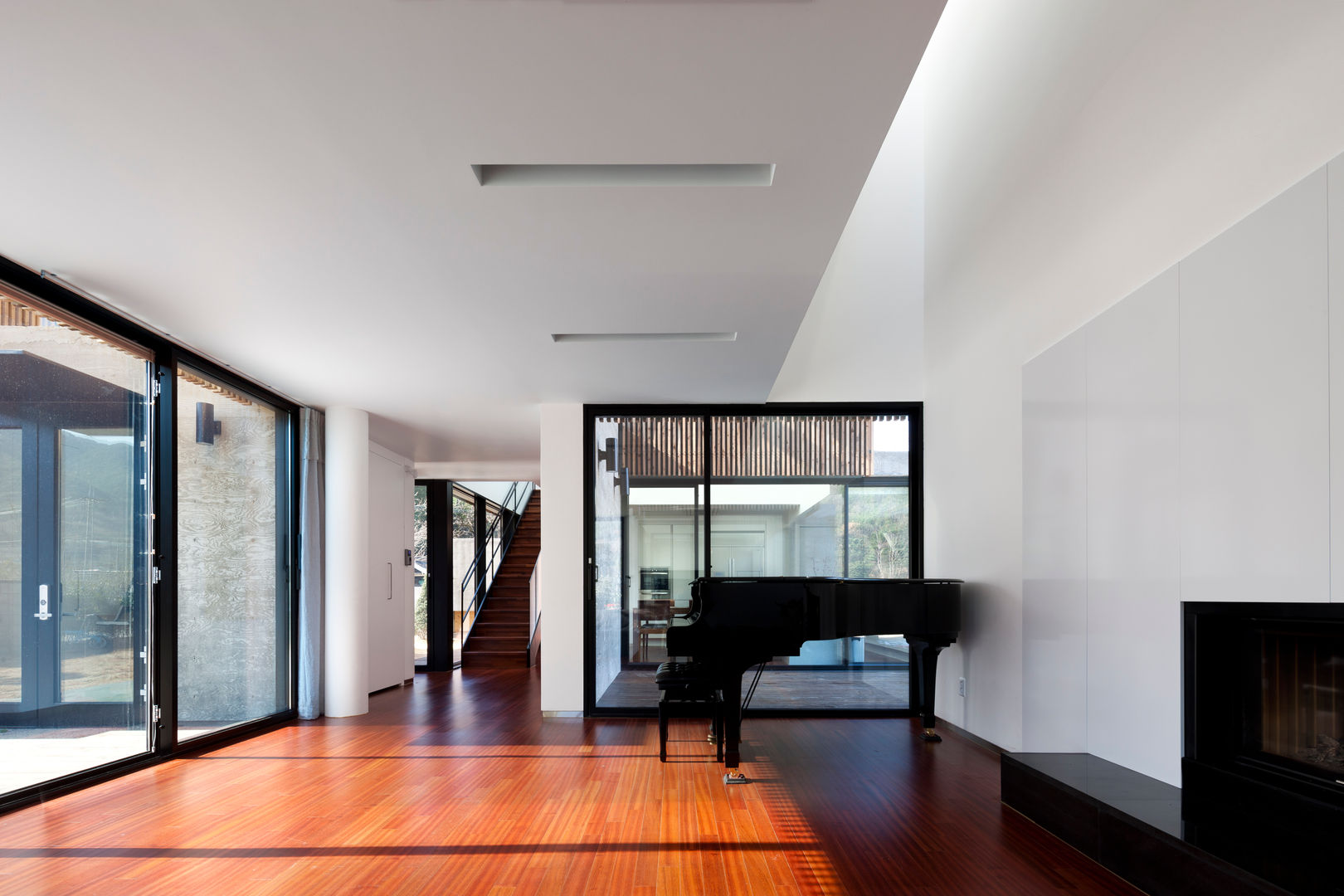 단산리주택 Dansanli House, ADF Architects ADF Architects Moderne woonkamers