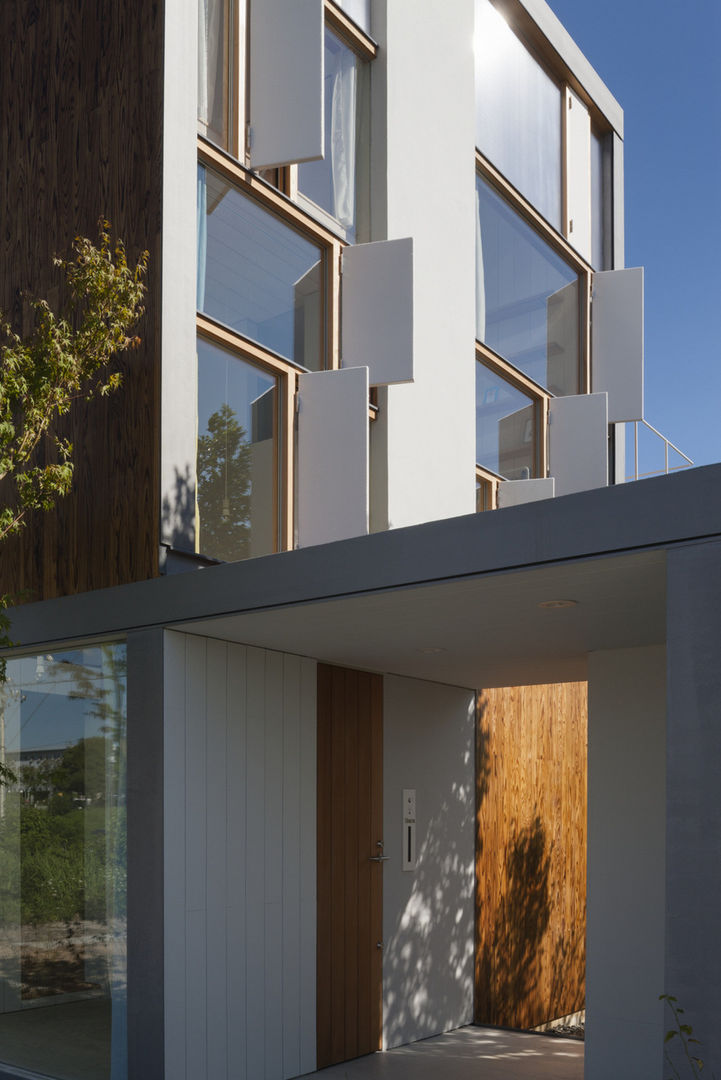 2nd floor window detail ihrmk Modern houses