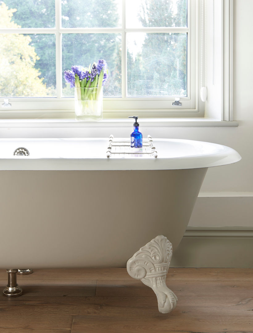 Drummonds Case Study: Georgian Farmhouse, Surrey homify Kırsal Banyo