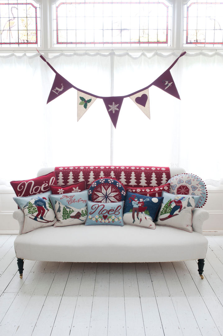 Alpine Christmas Cushions, Stockings and Decoration, Jan Constantine Jan Constantine غرفة المعيشة