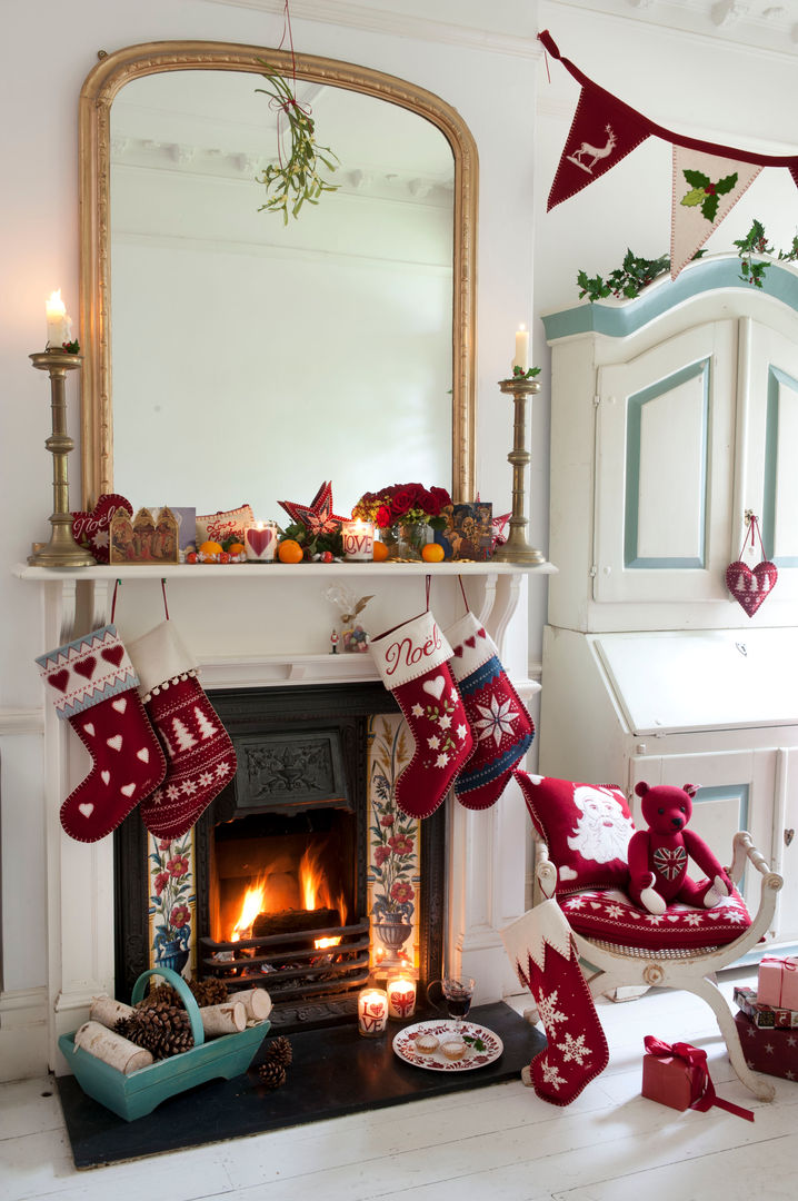 Alpine Christmas Cushions, Stockings and Decoration, Jan Constantine Jan Constantine Klassieke woonkamers