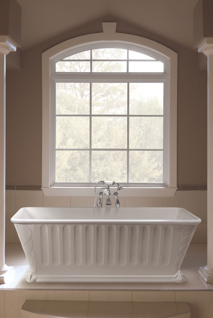 The Maximus Bath BC Designs Ванная в классическом стиле Ванны и душевые