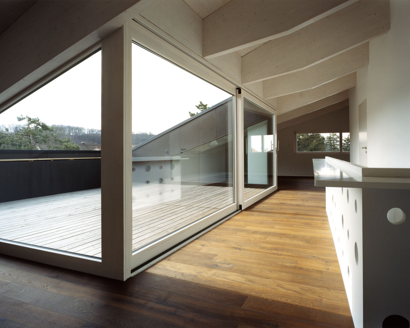 Mehrfamilienhaus Wiesengrundstrasse, weberbuess Architekten SIA weberbuess Architekten SIA Salones clásicos