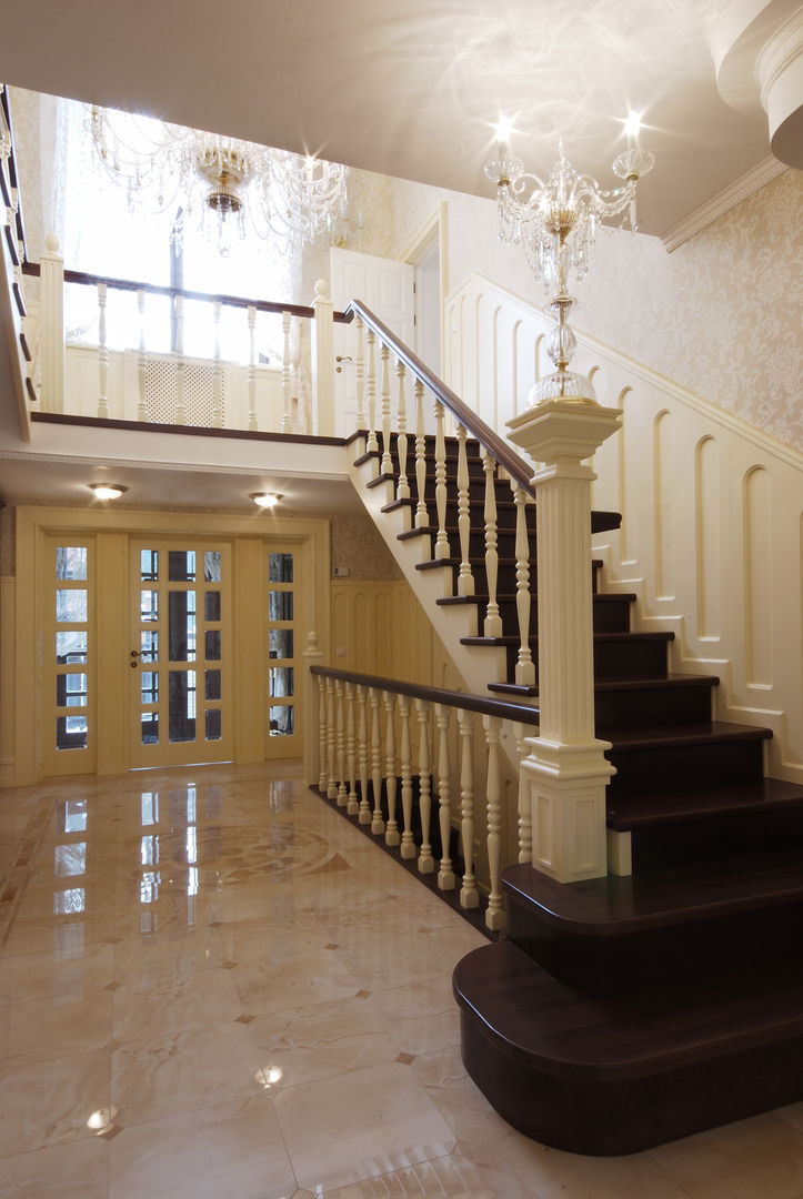 Слоновая кость и сливки D&T Architects Коридор, прихожая и лестница в классическом стиле