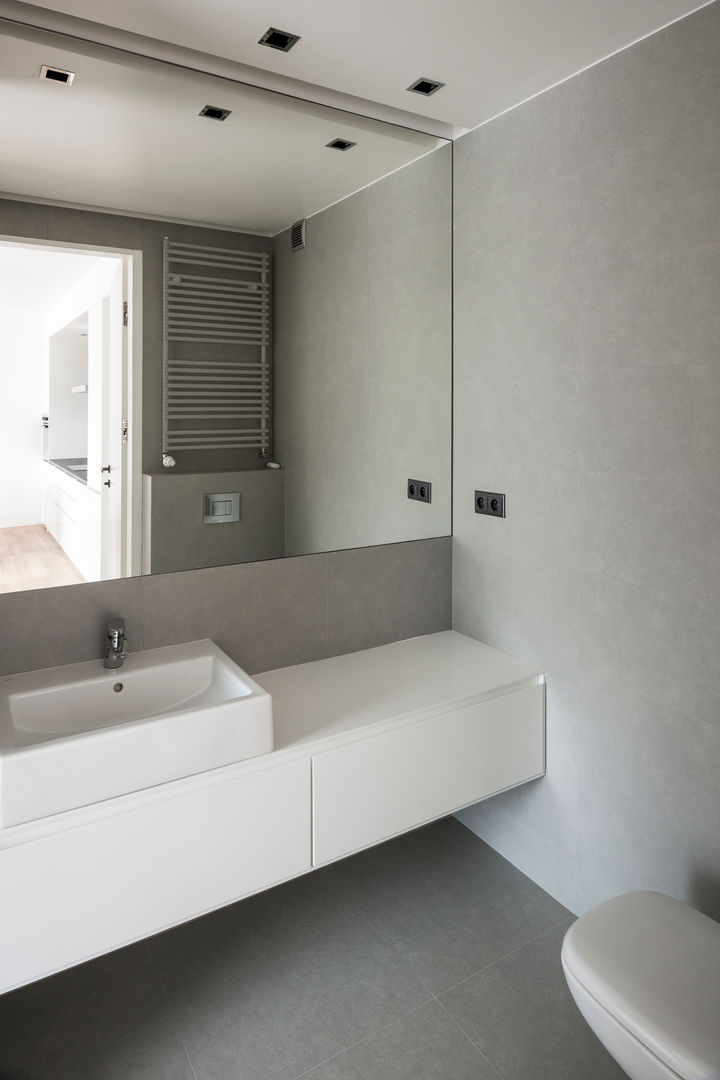 Projekt wnętrza mieszkanie w Warszawie M2-42M, OneByNine OneByNine Minimalist style bathroom