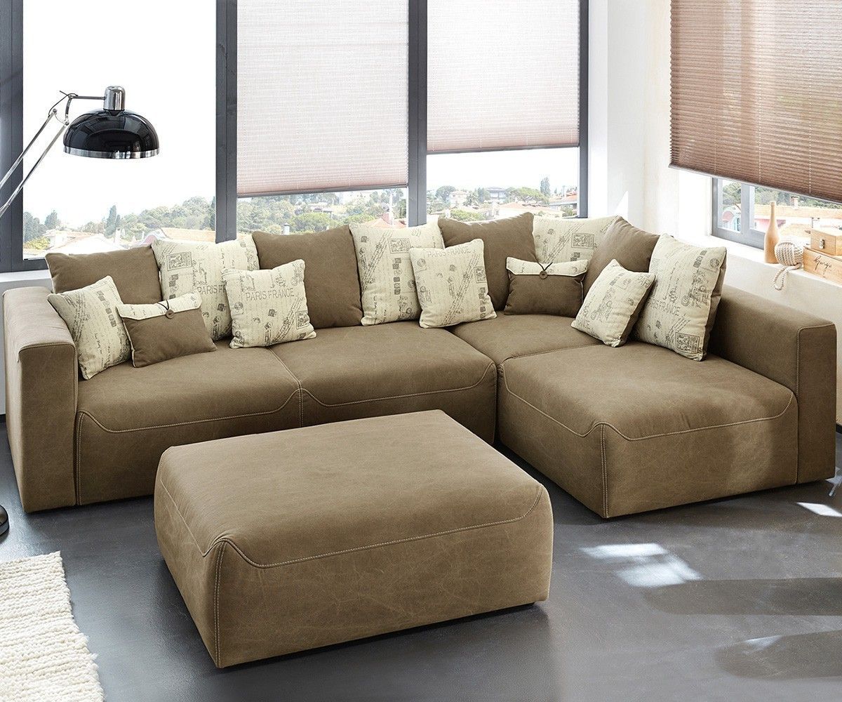 homify Salas modernas Sofás y sillones