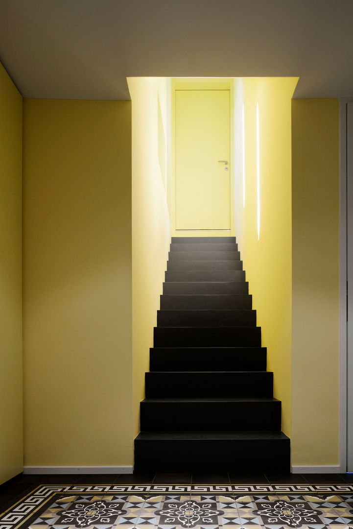 Haus Tschannen Faes, Erlenbach bei Zürich, Andreas Müller Architekten Andreas Müller Architekten Modern Corridor, Hallway and Staircase