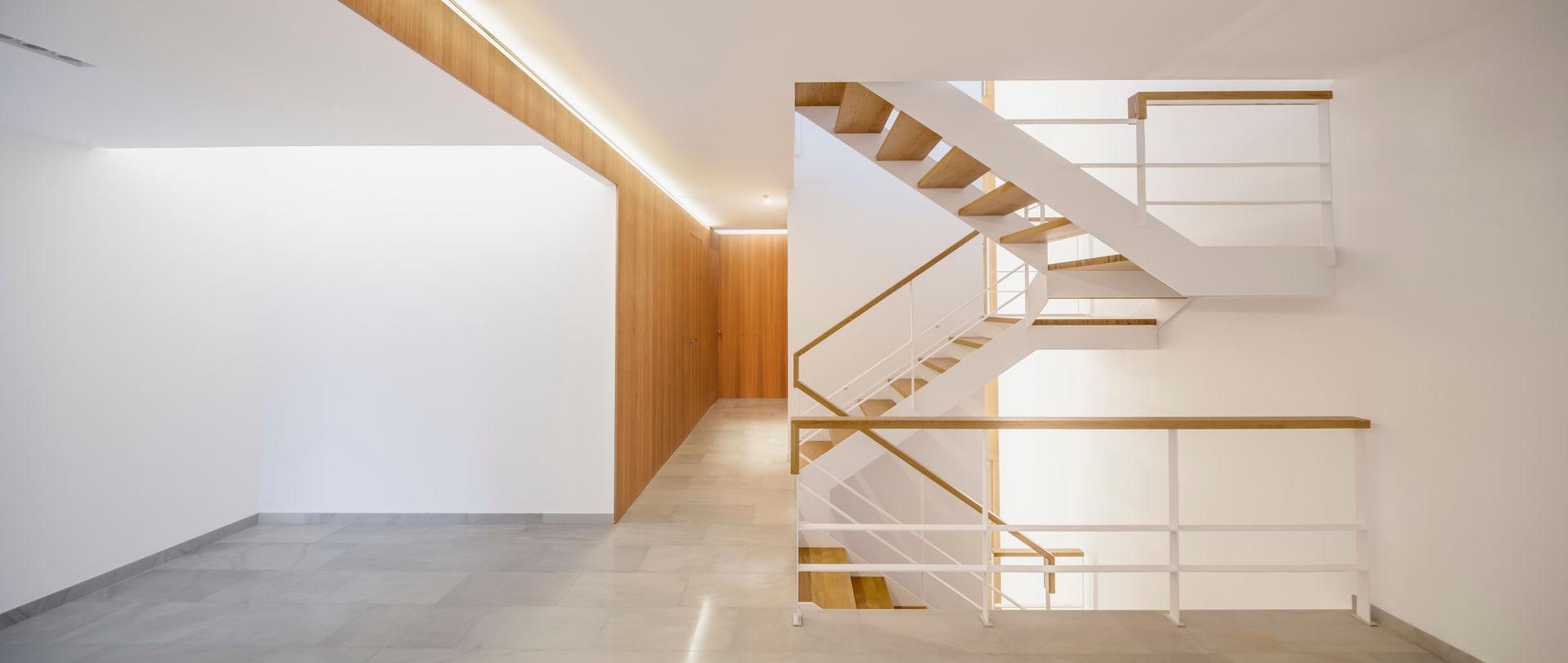 Casa CP, Alventosa Morell Arquitectes Alventosa Morell Arquitectes Pasillos, vestíbulos y escaleras minimalistas