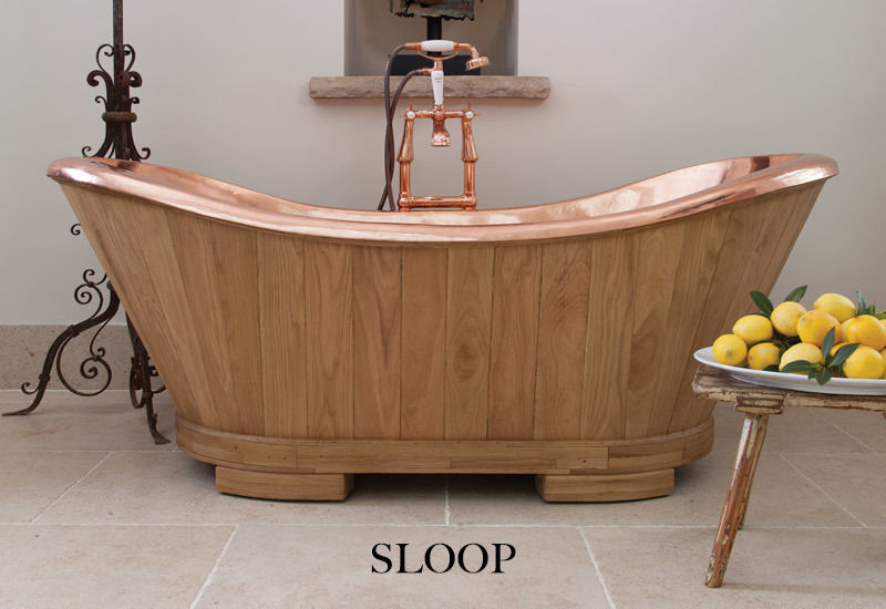 The Sloop Copper bath clad in Oak Hurlingham Baths Banheiros ecléticos