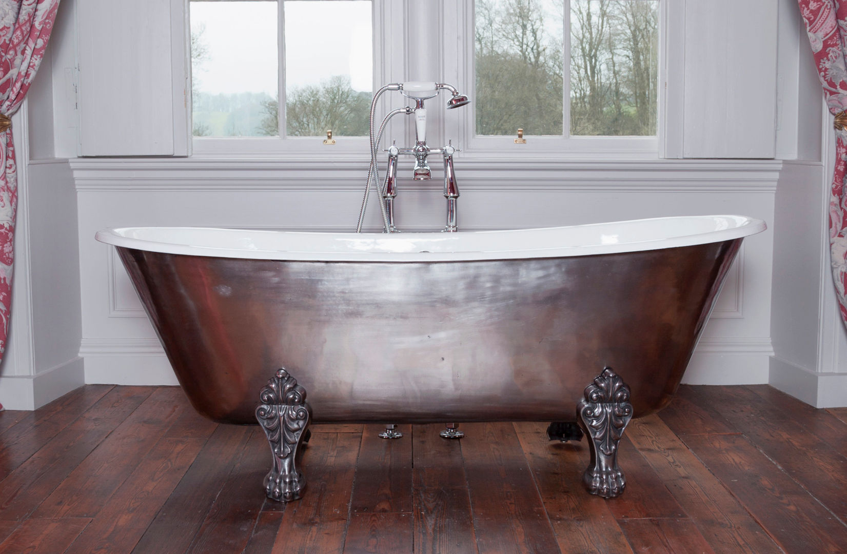 Schooner Cast Iron Bath with Hand Polished Exterior & Feet Hurlingham Baths Ванна кімната
